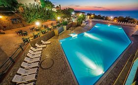 Baia Calavà Hotel e Residence