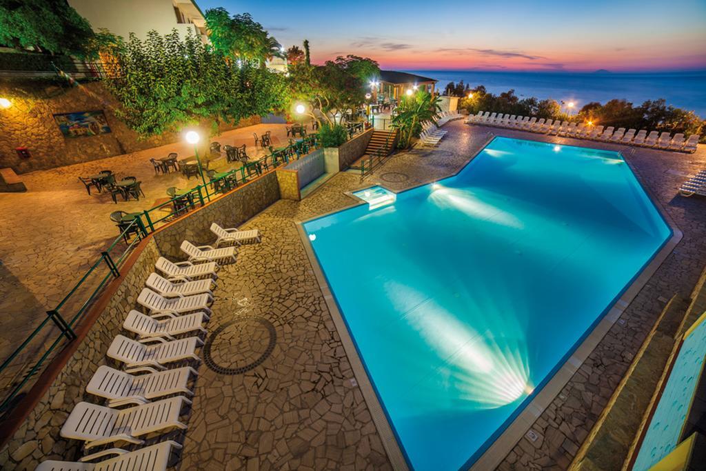 Baia Calavà Hotel e Residence Gioiosa Marea Esterno foto