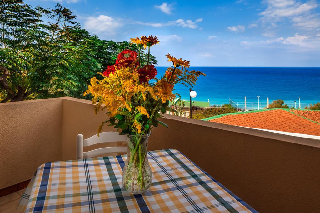 Baia Calavà Hotel e Residence Gioiosa Marea Esterno foto